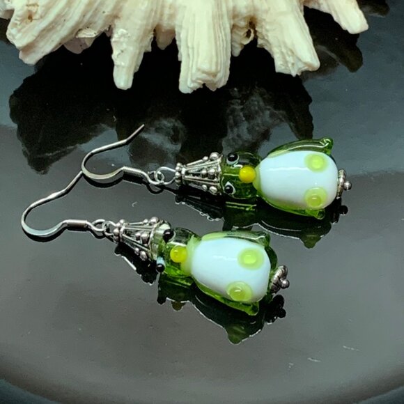 Green Penguin Lampwork Glass Bead Handmade Pierced Earrings LR155 - Picture 2 of 5